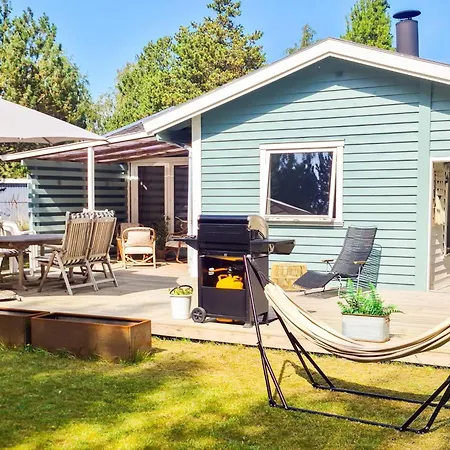 6 Person In Vaeggerlose Tatil Evi Bøtø By