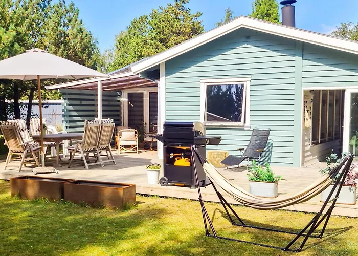 6 Person In Vaeggerlose Vakantiehuis Bøtø By